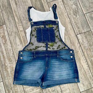 Cottagecore boho Vines & Flower Embroidered Jean shortalls. Sz L
